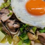 野菜炒め　目玉焼き